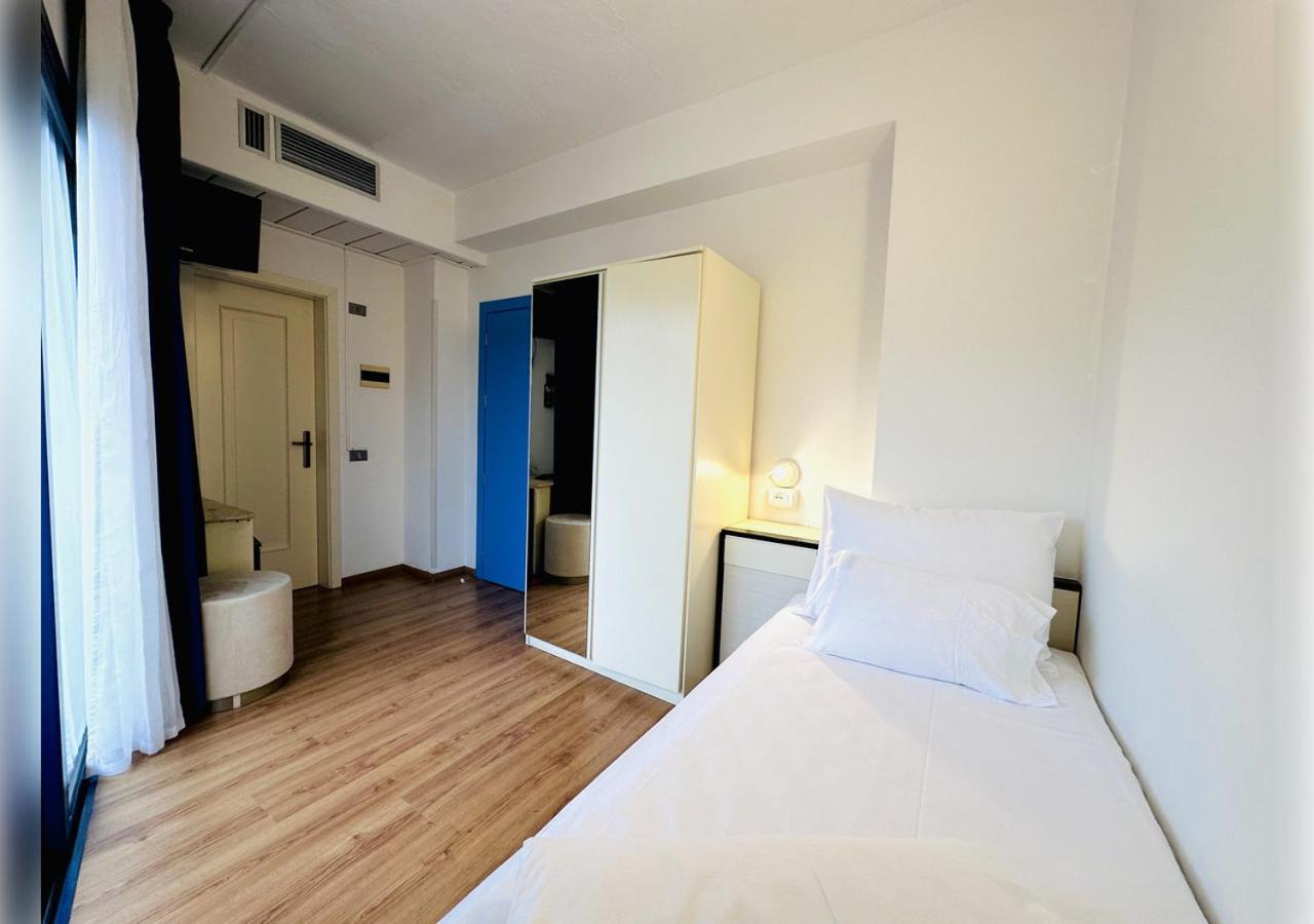 Hi Hotels Riva Del Garda Exterior photo