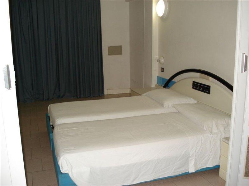 Hi Hotels Riva Del Garda Exterior photo