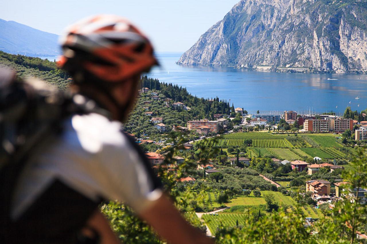 Hi Hotels Riva Del Garda Exterior photo