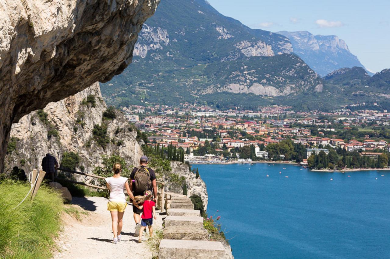 Hi Hotels Riva Del Garda Exterior photo